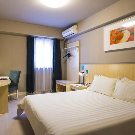 Jinjiang Inn Select Wuwei Railway Station Екстер'єр фото