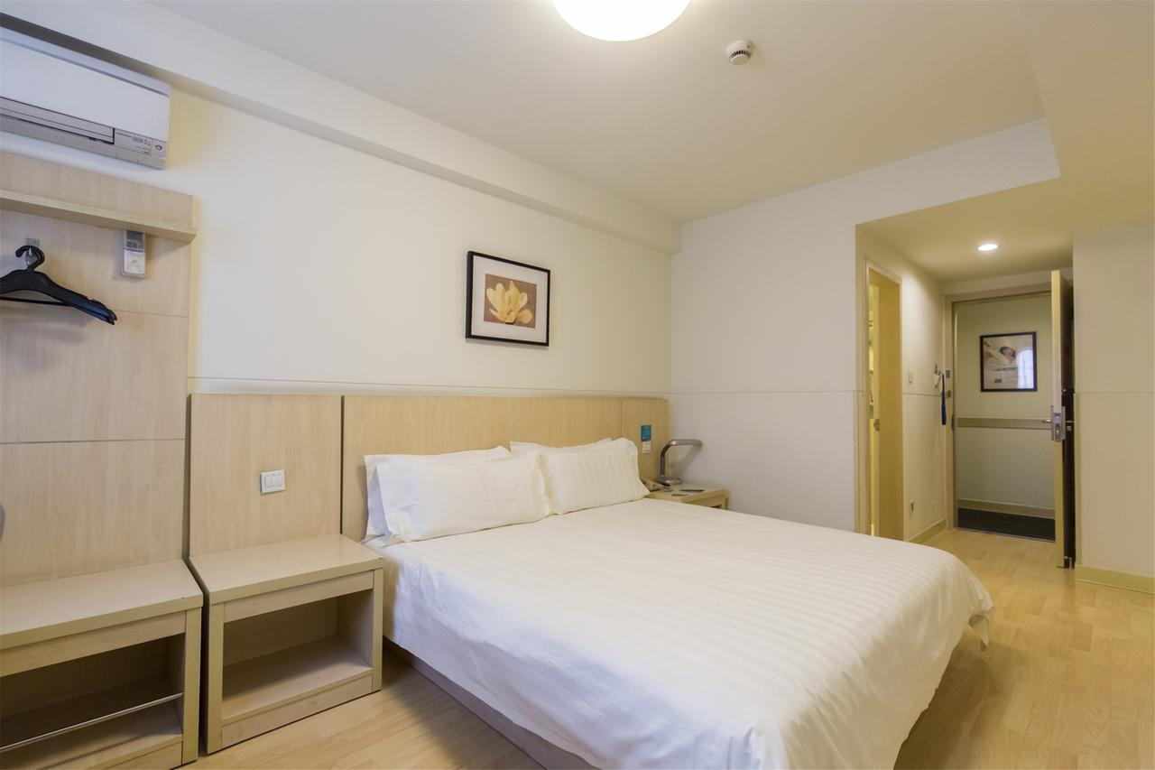 Jinjiang Inn Select Wuwei Railway Station Екстер'єр фото
