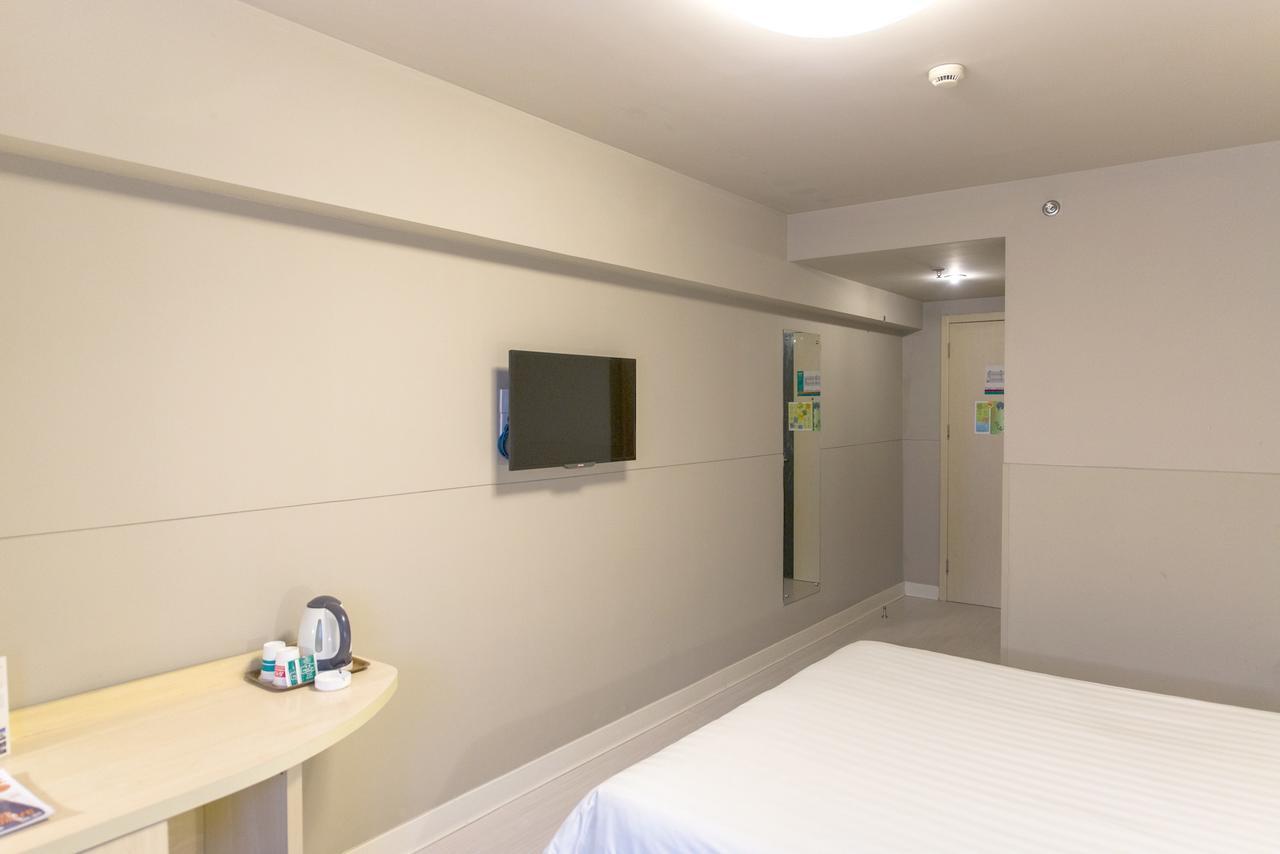 Jinjiang Inn Select Wuwei Railway Station Екстер'єр фото